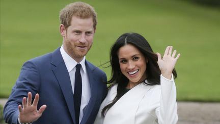 Le prince Harry et Meghan Markle&nbsp;le 27 novembre 2017 à Londres. (DANIEL LEAL-OLIVAS / AFP)