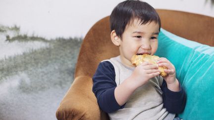 L'Anses préconise de réduire en urgence la consommation de sucres des enfants, dans ses recommandations nutritionnelles publiées le 25 juin 2019.&nbsp; (MAXPPP)