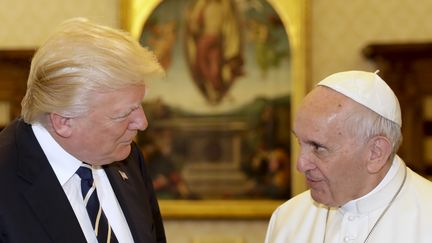 Donald Trump à la rencontre du pape François dans la cité du Vatican. (ALESSANDRA TARANTINO / POOL)