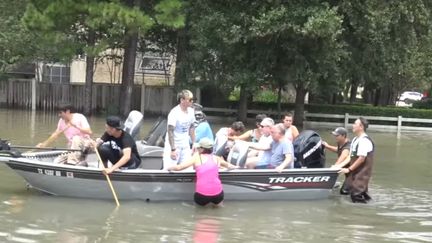 A Houston,&nbsp;de nombreux habitants se transforment en secouristes après le passage de la tempête Harvey. (GILLES GALLINARO / RADIO FRANCE)