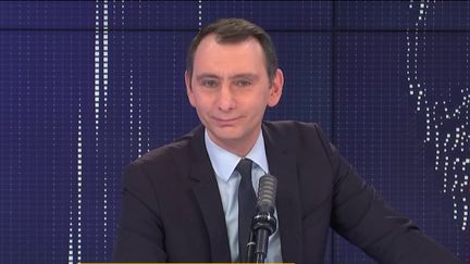 Laurent Jacobelli, porte-parole du Rassemblement national, était l'invité de franceinfo samedi 6 mars 2021. (FRANCEINFO / RADIO FRANCE)