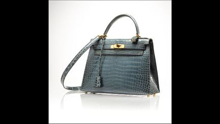 Sac &quot;Kelly&quot; en crocodile porosus bleu jean. 1997.
 (Hermès)