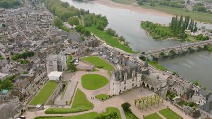 Châteaux de la Loire : les touristes font leur grand retour dans la région (FRANCE 2)