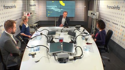 Le plateau des Informés du matin du 22 octobre 2021 : Olivier Pérou, Fanny Guinochet, Marc Fauvelle, Neïla Latrous (de G à D). (FRANCEINFO / RADIO FRANCE)