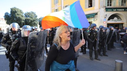 Geneviève Legay, dans la manifestation des "gilets jaunes" à Nice, le 23 mars 2019. (VALERY HACHE / AFP)