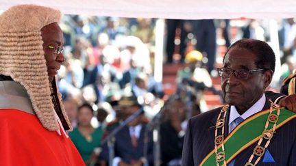 Robert Mugabe prête serment le 22 août 2013 à Harare pour son nouveau mandat de président. (Alexander Joe/AFP)