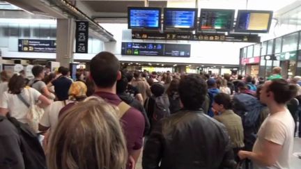 SNCF : une panne paralyse la gare Montparnasse (France 2)