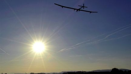 L'avion Solar Impulse a décollé de la base suisse de Payerne avec Andre Borschberg à son bord, le 7 juillet 2010. (AFP PHOTO / POOL/ DOMINIC FAVRE)