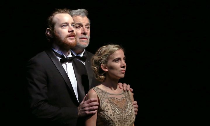 Gaël Giraudeau (Friedrich), Berrnard Alane (Bürstein) et Valentine Galey (Clarissa).
 (Théâtre Montparnasse)