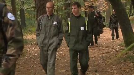 Une équipe de France 2 a suivi un groupe de notaires qui a choisi de faire un stage commando à la célèbre école militaire Saint-Cyr. (France 2)