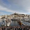 Le "Belem" arrive dans le Vieux-Port de Marseille, avec à son bord la flamme olympique, le 8 mai 2024. (SEBASTIEN NOGIER / MAXPPP)