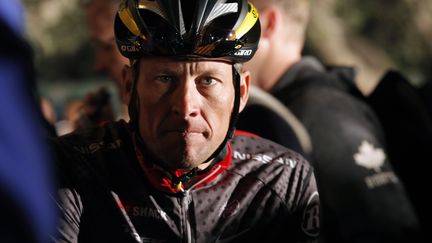 Lance Armstrong au d&eacute;part d'une course au Cap (Afrique du Sud), le 14 mars 2010. (MIKE HUTCHINGS / REUTERS)