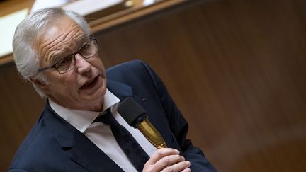 Le ministre du Travail Fran&ccedil;ois Rebsamen r&eacute;pond &agrave; une question au gouvernement, le 7 mai 2014 &agrave; l'Assembl&eacute;e nationale &agrave; Paris.&nbsp; (KENZO TRIBOUILLARD / AFP)