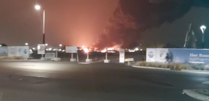 Photo du site Lubrizol à Rouen jeudi 26 septembre 2019, prise par un riverain, Grégory Briens. (DOCUMENT RADIO FRANCE)