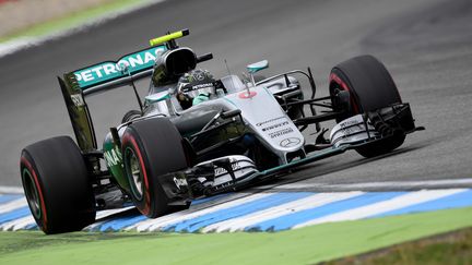 Nico Rosberg a signé le meilleur temps des essais libres. (PATRIK STOLLARZ / AFP)