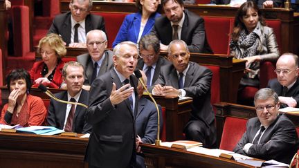 Le Premier ministre, Jean-Marc Ayrault, devant les d&eacute;put&eacute;s lors des questions au gouvernement, le 7 novembre 2012, &agrave; l'Assembl&eacute;e nationale. (BERTRAND GUAY / AFP)