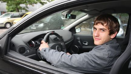 Les jeunes seuls au volant dès 17 ans ? (JEAN FRANCOIS FREY / MAXPPP)