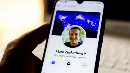 Le profil de&nbsp;Mark Zuckerberg&nbsp; sur l'application Facebook sur un smartphone. (SOPA IMAGES / LIGHTROCKET)