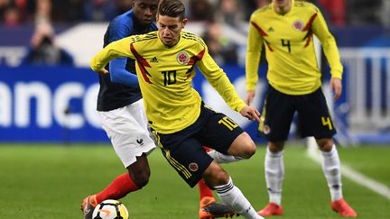 James Rodriguez (en jaune) face à Blaise Matuidi (FRANCK FIFE / AFP)