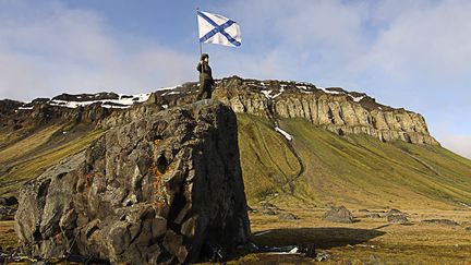 Un membre de l'expédition russe sur l'archipel François-Joseph, le 25 août 2019. (TASS / SIPA USA / SIPA)