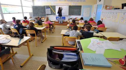 Le ministre de l'Education nationale, Vincent Peillon, a d&eacute;voil&eacute; le 20 juin 2012 la r&eacute;partition des 1 000 postes d'enseignants cr&eacute;&eacute;s dans le primaire &agrave; la rentr&eacute;e. (FRANK PERRY / AFP)