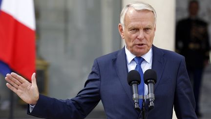 Le Premier ministre, Jean-Marc Ayrault, sur le perron de l'Elys&eacute;e (Paris) , le 22 ao&ucirc;t 2012. (THOMAS SAMSON / AFP)