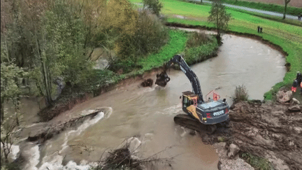 Inondations dans le Pas-de-Calais : une course contre-la-montre pour renforcer les digues (France 2)