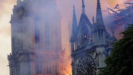 Quatre ans après l'incendie de Notre-Dame de Paris, certaines cathédrales françaises ont lancé des plans anti-feux, comme à Beauvais, dans l'Oise, et à Amiens, dans la Somme. (FRANCEINFO)