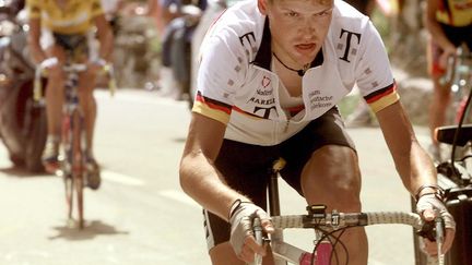 Jan Ullrich, implacable, a repris Cédric Vasseur (PASCAL PAVANI / AFP)