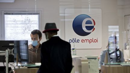 Une agence de Pôle emploi à Gap (Hautes-Alpes), le 25 mars 2022. (THIBAUT DURAND / HANS LUCAS / AFP)