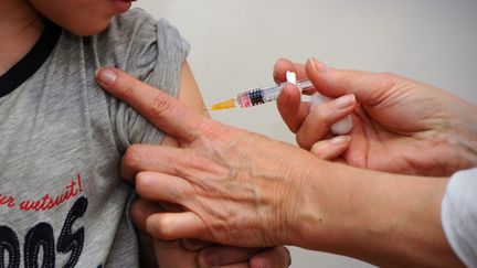 Une campagne de vaccination à Lyon (Rhône), le 29 avril 2013. (AUBERT / BSIP / AFP)