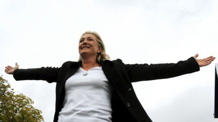 Marine Le Pen, à Vaiges, avant son discours, le 17 septembre 2011 (AFP/Jean-François Monier)