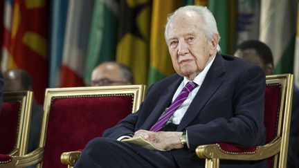 Mario Soares, ancien président socialiste du Portugal, à Paris, le 5 juin 2013. (ETIENNE LAURENT / AFP)