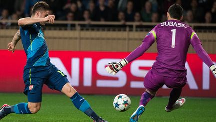 Danijel Subasic a sorti un arrêt décisif en fin de match.  (BERTRAND LANGLOIS / AFP)