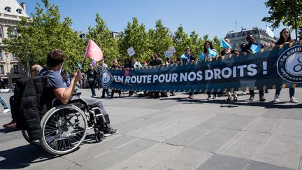 Manifestation de l'association APF France Handicap pour le respect des droits des personnes handicapées, à Paris le 14 mai 2019. (AURELIEN MORISSARD / MAXPPP)