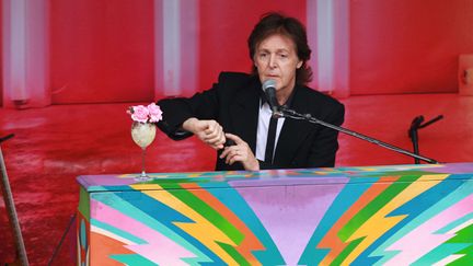 Paul McCartney vendredi 18 octobre,  lors de son concert surprise à Londres.
 (DSDD/JRAB/ZOB/ZDF/WENN.COM/SIPA)