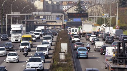 Le p&eacute;riph&eacute;rique parisien, le 10 avril 2015. (MIGUEL MEDINA / AFP)