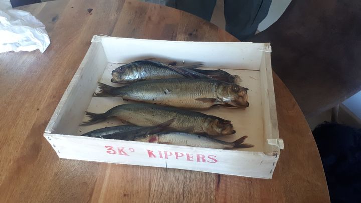 Des kippers mais aussi des maquereaux, de la sardine. Du poisson au moins cinq fois par jour&nbsp;pour le nageur qui a pris 47 kg en quatre ans. (FARIDA NOUAR / RADIO FRANCE)