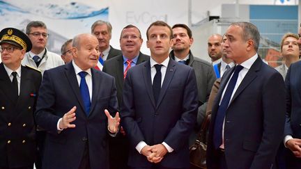 Le président Emmanuel Macron s'est rendu, mercredi 7 novembre, chez PSA à Charleville-Mézières, où il a rencontré&nbsp;Issad Rebrab, PDG du Groupe Cevital. (AURELIEN LAUDY / MAXPPP)