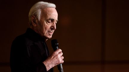 Le chanteur Charles Aznavour, le 13 mars 2018 lors d'un concert à Genève (Suisse). (FABRICE COFFRINI / AFP)