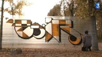 Des graffitis éphémères en plein coeur du parc de Blossac à Poitiers
 (Culturebox)