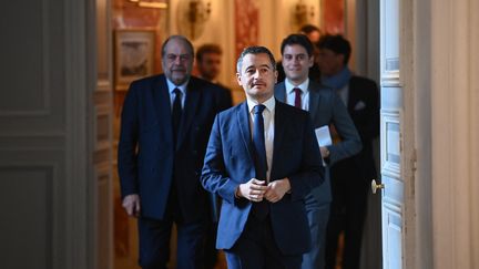 Eric Dupond-Moretti, Gérald Darmanin et Gabriel Attal arrivant pour une conférence de presse conjointe sur la lutte contre les stupéfiants, à l'hôtel Beauvau à Paris, le 1er mars 2023. (photo d'illustration) (CHRISTOPHE ARCHAMBAULT / AFP)