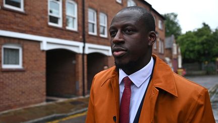 Benjamin Mendy à sa sortie du tribunal de la Couronne de Chester, à Chester, le 14 juillet 2023. (OLI SCARFF / AFP)