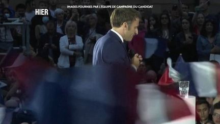 Présidentielle 2022 : Emmanuel Macron ne fait pas de pause dans sa campagne et se prépare pour le débat