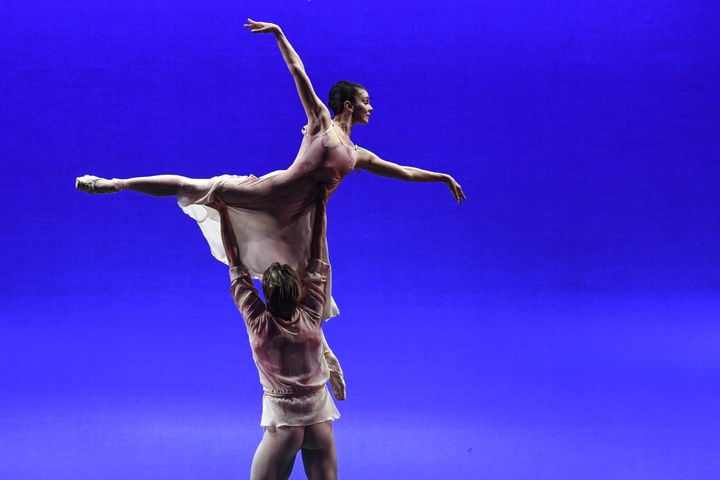 Natalia Osipova et le danceur canadien Matthew Golding pendant la répétition de&nbsp;Pure Dance aux Nuits de Fourvière. (PHILIPPE DESMAZES / AFP)