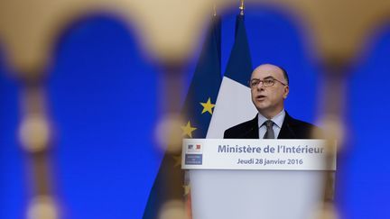 Le ministre de l'Intérieur, Bernard Cazeneuve, en conférence de presse, à Paris, jeudi 28 janvier 2016.&nbsp; (FRANCOIS GUILLOT / AFP)