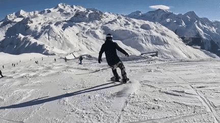 Les vacances d’hiver débutent samedi prochain pour la zone C. Pour encourager les skieurs à monter dans le train, on vend des billets TER + ski dans les Pyrénées. (France 2)