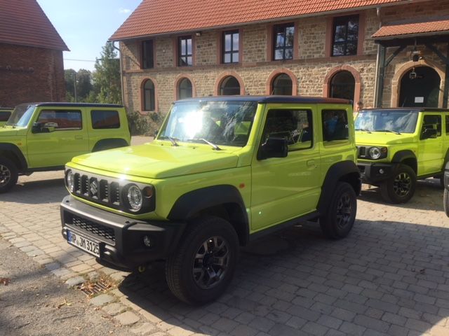 Le Suzuki Jimny dans sa livrée la plus spectaculaire, "vert anis". (SERGE MARTIN FRANCE INFO)