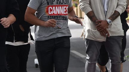 Certaines stars cherchent la plus grande discrétion. Le rappeur, lui, a choisi de faire son jogging sur la Croisette, serré de près par ses gardes du corps
 (AAPimages/Panckow/DPA/MAXPPP)