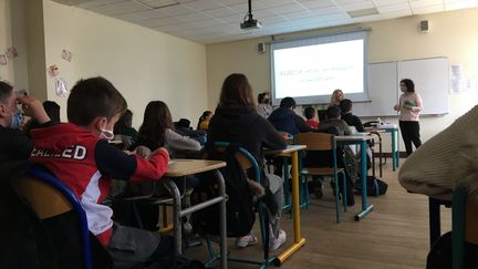 Le harcèlement scolaire évoqué dans une pièce de théâtre face aux élèves de 6ème du collège Georges de la Tour à Metz, le 23 mars 2021. (JULIE SENIURA / FRANCE-BLEU LORRAINE NORD)